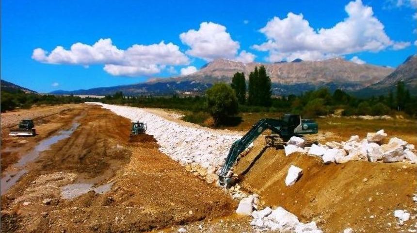 Elmalı Ak&ccedil;ay Deresinde &Ccedil;alışmalar Devam Ediyor