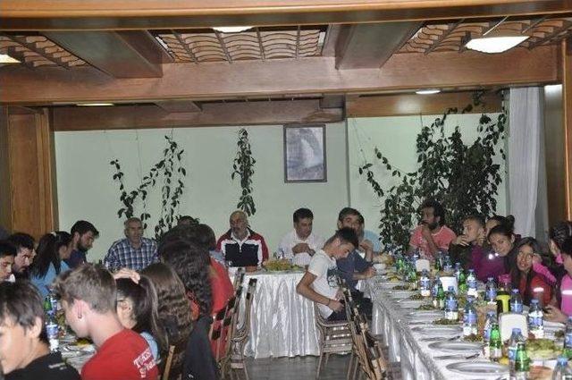 Atletizm Ve Alp Disiplini Kayak Milli Takım Sporcuları İftar Yemeğinde Buluştu 1
