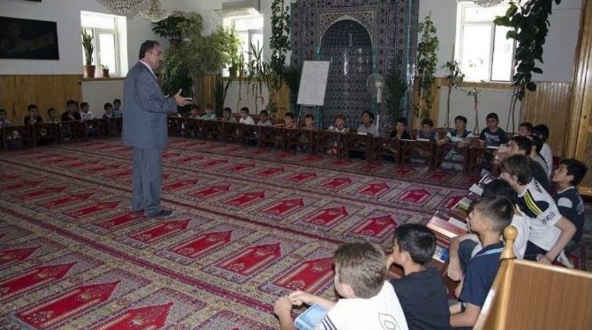 İl M&uuml;ft&uuml;s&uuml; &Ouml;zt&uuml;rk, Yaz Kurslarını Ziyaret Ediyor