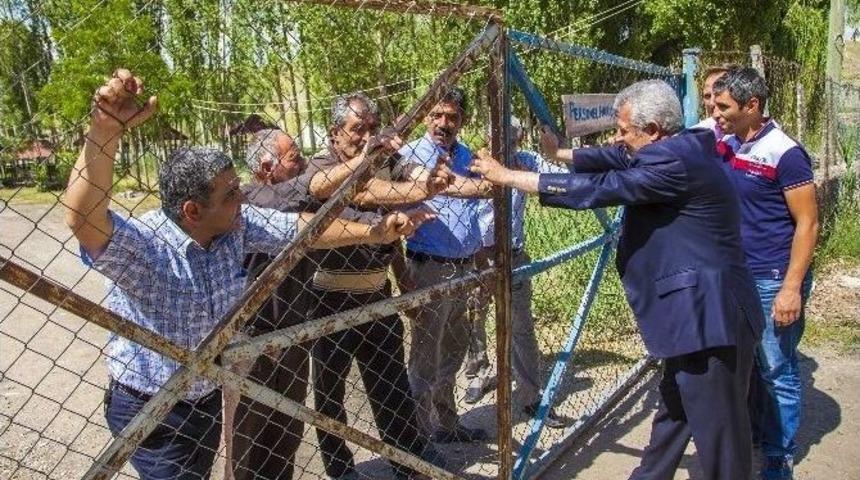 Belediye &Ccedil;alışanları Elektrik Kesintisine İzin Vermedi