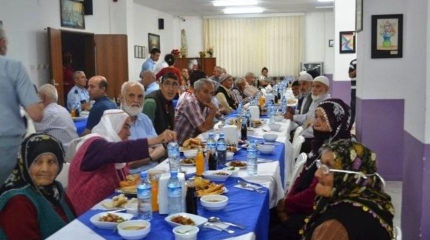 Huzurevinde İftar Yemeği