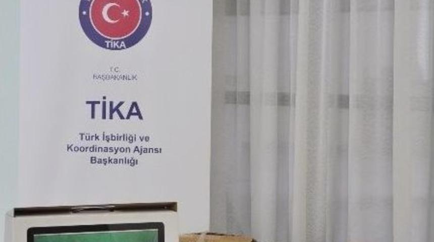 Kazakistan G&ouml;rme Engelliler Birliğine İla&ccedil; Ve Ekipman Desteği