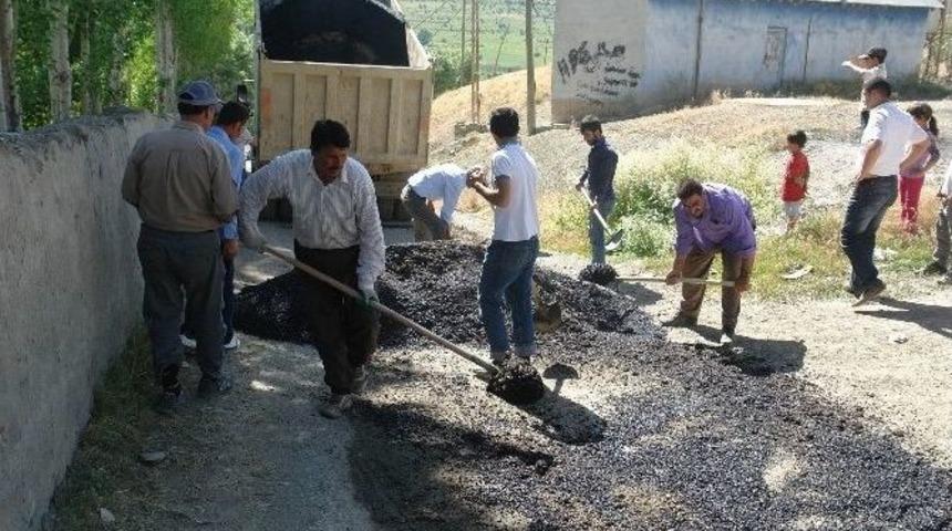 K&ouml;y Halkı Ve Belediye Ekipleri Beraber Yol &Ccedil;alışması Yaptı