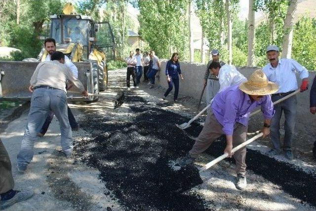K&ouml;y Halkı Ve Belediye Ekipleri Beraber Yol &Ccedil;alışması Yaptı 1