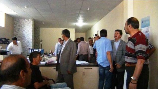 Erciş&rsquo;te Muhtarlar Vedaş&rsquo;ı Bastı 1