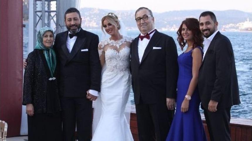 Petek Din&ccedil;&ouml;z Bekarlığa Veda Etti