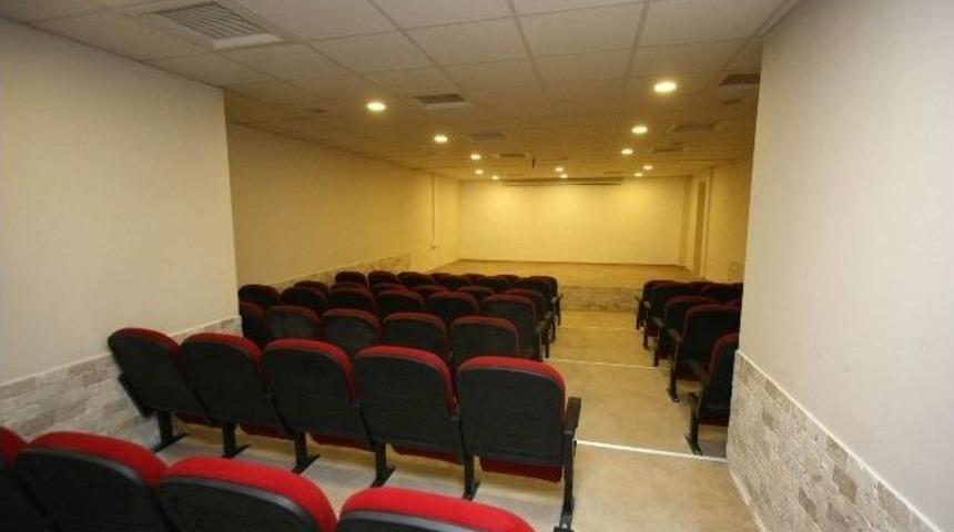 Bayraklı'da Eğitime Destek S&uuml;r&uuml;yor