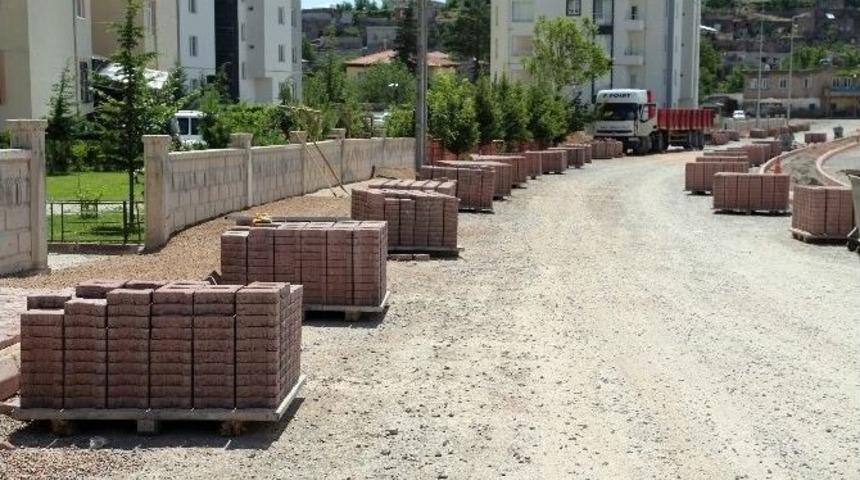 Ki&ccedil;ik&ouml;y'de Kaldırım Ve Yol &Ccedil;alışması