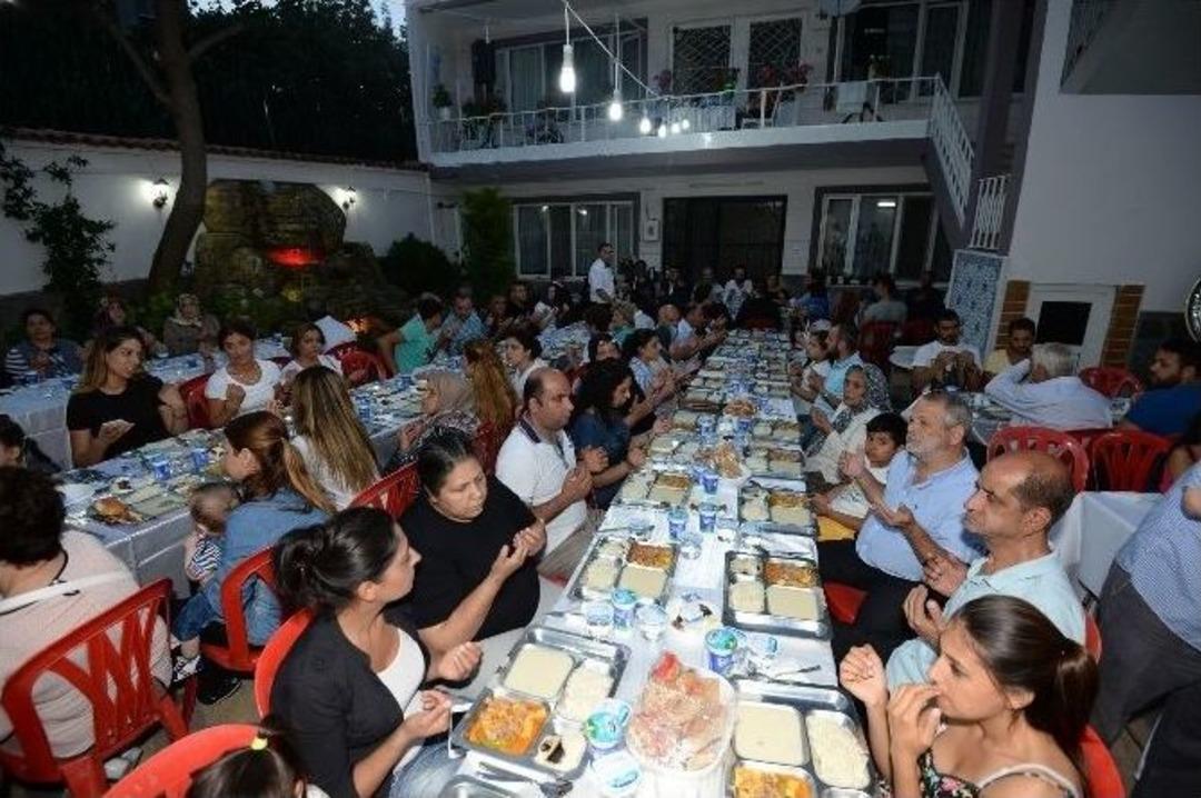 Başkan D&uuml;ndar, Demirkapı&rsquo;da Mahalle İftarına Katıldı