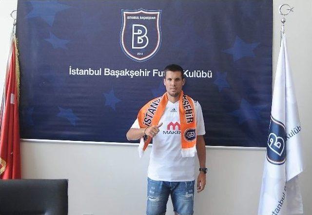 İstanbul Başakşehir, Jeremy Perpet İle Sözleşme İmzaladı