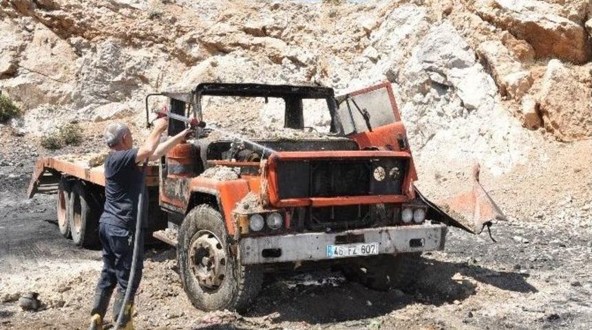 Park Halindeki Kamyon Yandı