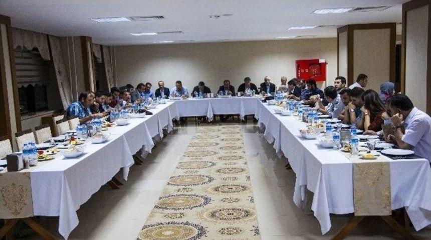 Rekt&ouml;r Aslan Basın Mensuplarıyla İftarda Bir Araya Geldi