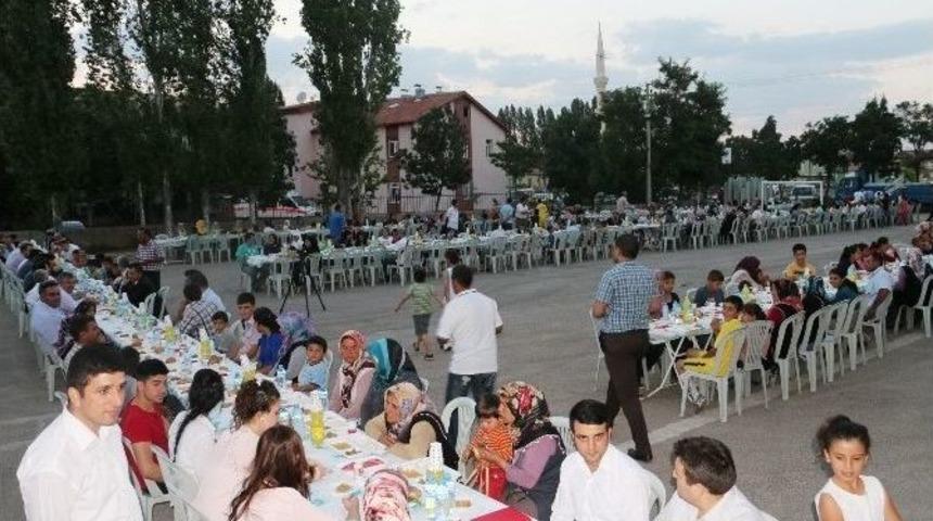 Aksaray&rsquo;da Mahallede İftar Programı