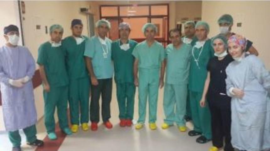 Gazi Yaşargil Hastanesi&rsquo;nde İlk Kez T&uuml;p Mide Ameliyatı Ger&ccedil;ekleştirildi