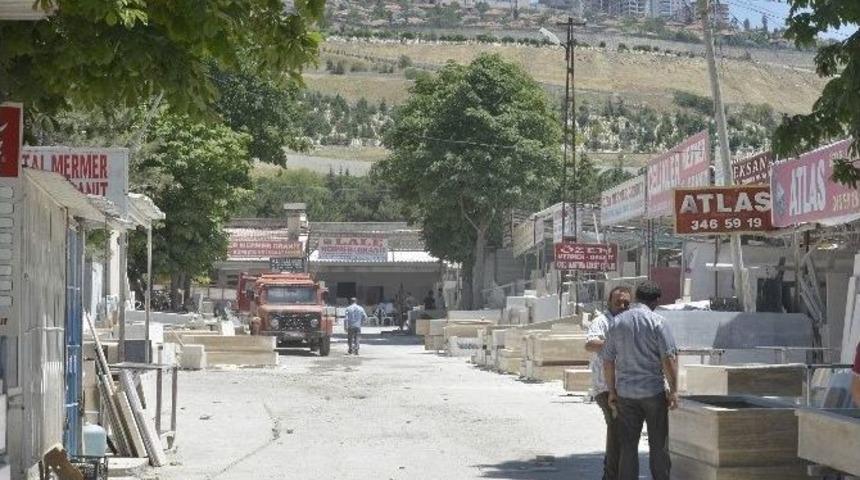 Karşıyaka Mezarlığı'nda Mermerciler Sorunu