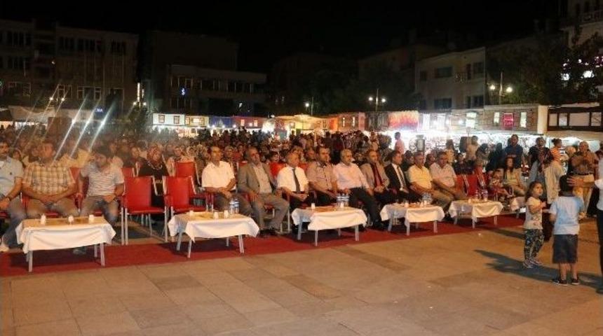 Ramazan Sokağında Konferans Ve Ebru G&ouml;sterisi