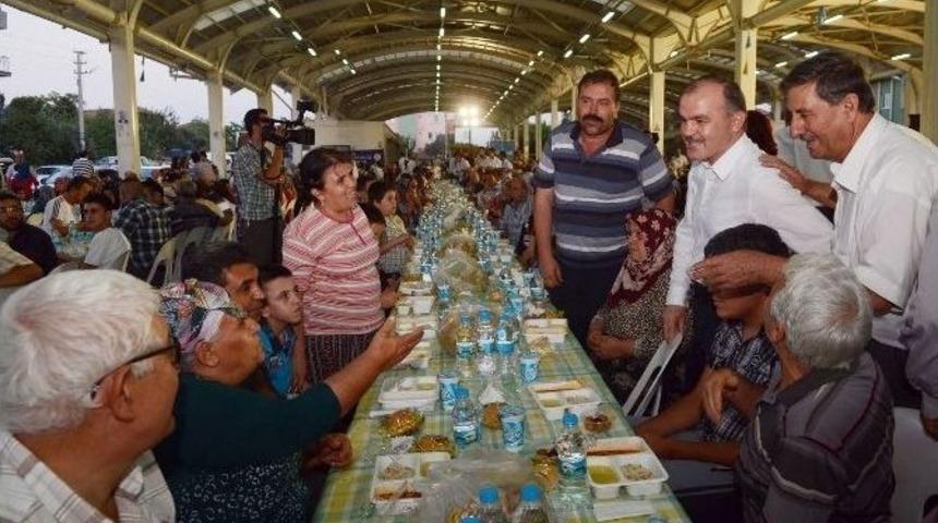 Başkan G&uuml;rlesin Vatandaşlarla İftar Yaptı