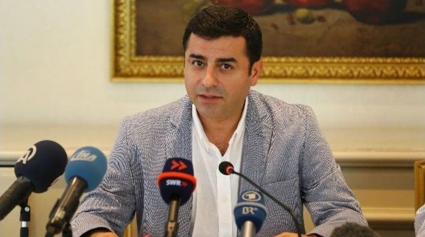 Hdp Adayı Demirtaş, Yerli Ve Yabancı Medya Temsilcileri İle Biraraya Geldi