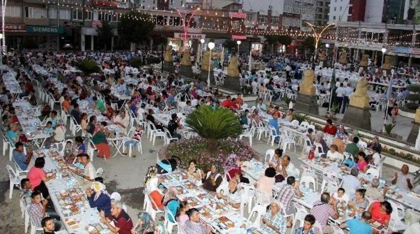 Antalya Ticaret Borsası'ndan Serik'te 2 Bin Kişiye İftar