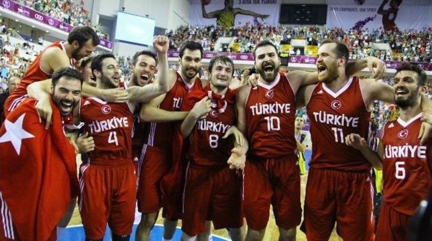 12 Dev Adam &Ccedil;eşme&rsquo;de Kamp Yapacak