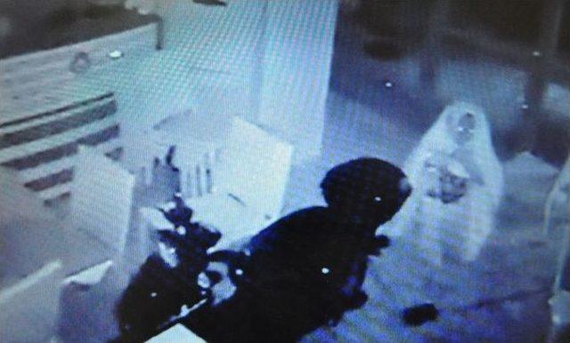 Bir Gecede 3 İşyerini Soyan K&uuml;&ccedil;&uuml;k Hırsızlar Yakalandı 1