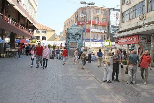 Şehrin En İşlek Caddesindeki Yol Duvarla Kapatılacak 1