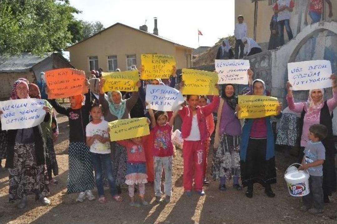 Suşehri&rsquo;nde K&ouml;yl&uuml;lerden Su Eylemi