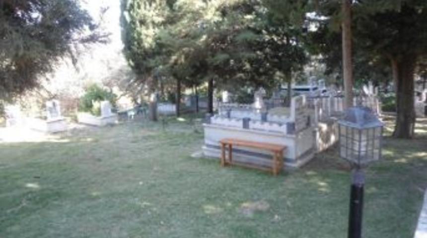 &Ouml;demiş'te, Mezarlıklara Bayram Temizliği