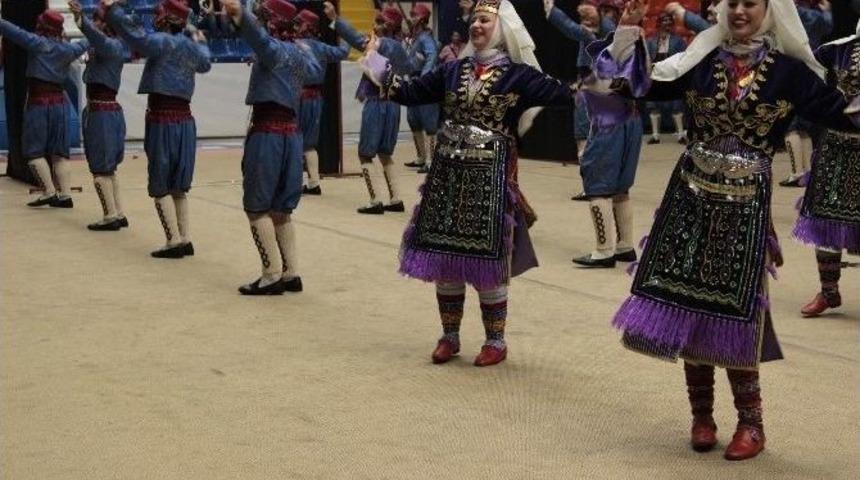 Aksam T&uuml;rk Halk Oyunları Topluluğu Prag Yolcusu