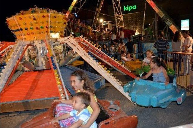 Yunusemre Belediyesi &Ccedil;ocukları Lunaparka G&ouml;t&uuml;r&uuml;yor 1