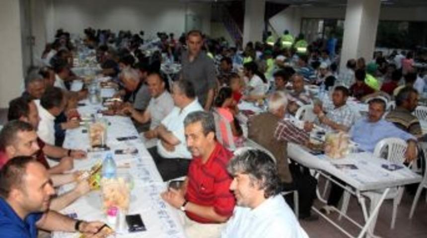 M&uuml;siad Halkla İftar A&ccedil;tı