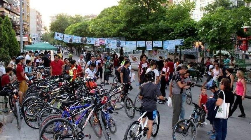 Bisiklet D&uuml;nyası, Ramazan Boyu Hem İftar Yapıyor Hem Turluyor