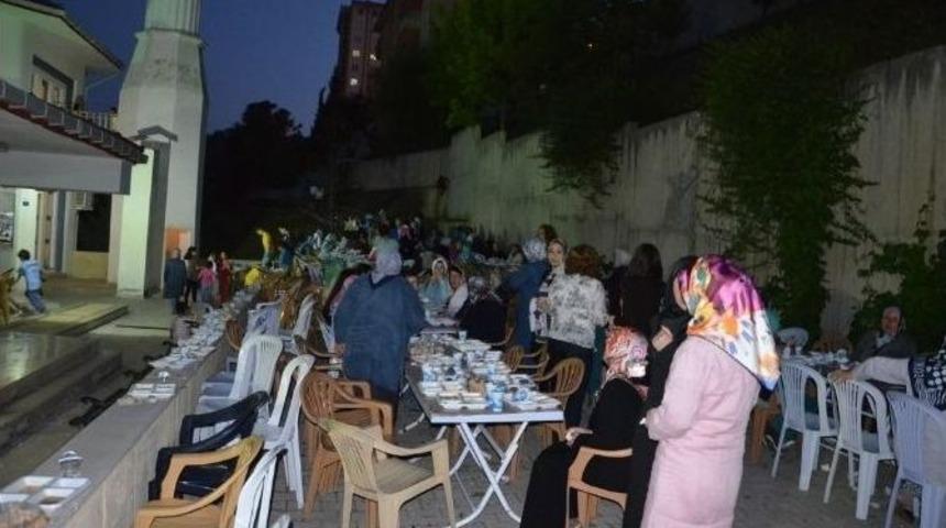 Cami Cemaati İftarda Buluştu