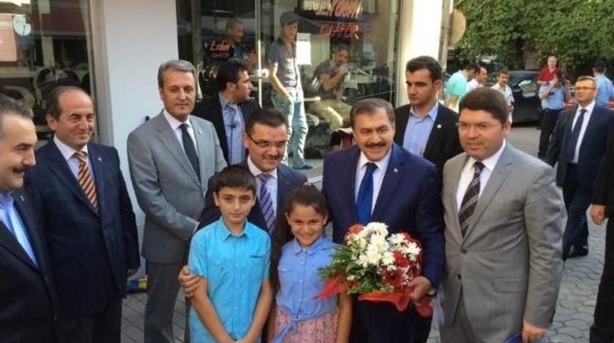 Bakan Eroğlu, Ak Parti İl Başkanlığını Ziyaret Etti