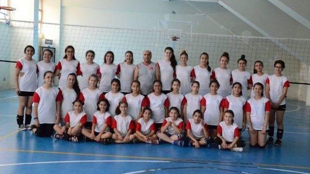 Voleybol İl Spor Merkezi'ne İlgi Büyüyor