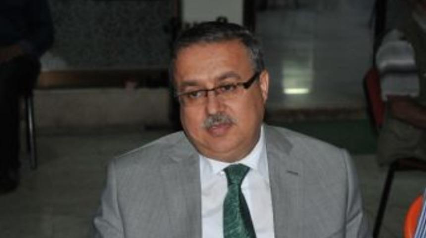 D&uuml;zce Valisi Ali İhsan Su;