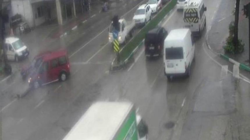 (&ouml;zel Haber) Bursa&rsquo;daki Trafik Kazaları Mobese Kameralarına Yansıdı