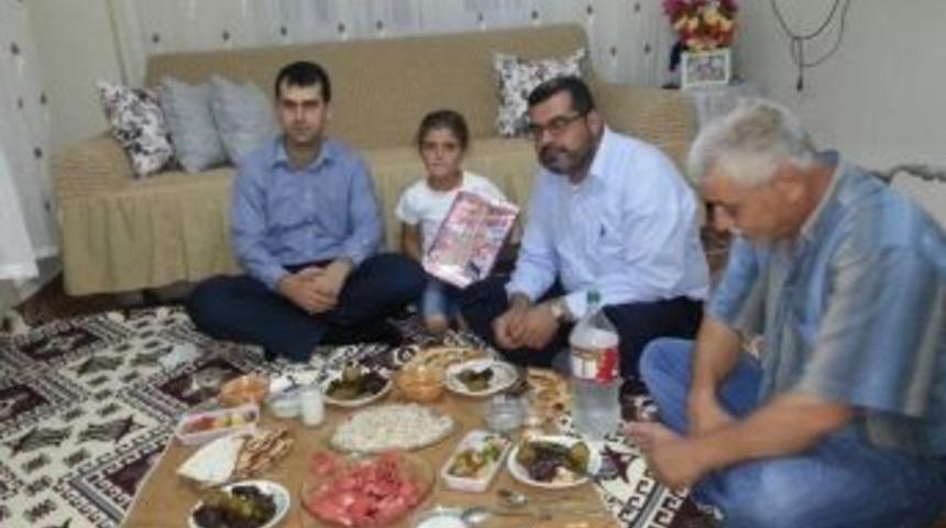 Kaymakam Sarı Vatandaşın İftar Yemeğine Konuk Oldu
