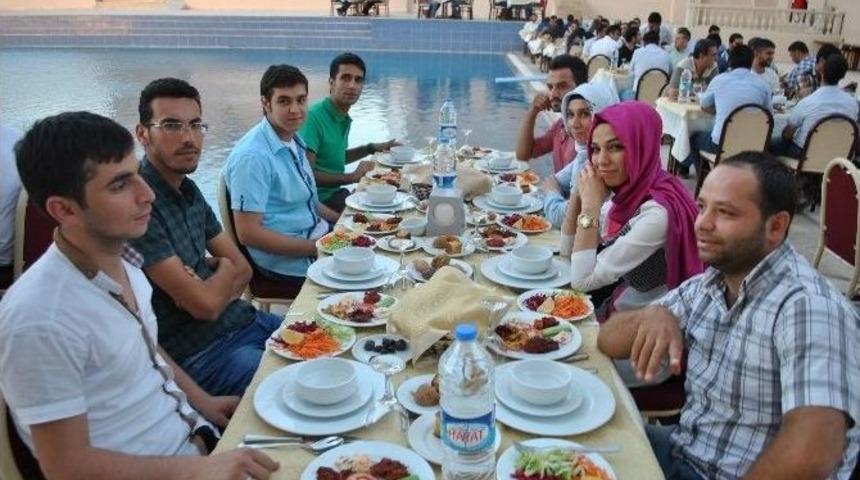 Dicle Elektrik'ten Personeline İftar