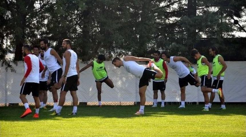 Balıkesirspor'da Hasagi&ccedil; Ve Kulusic İlk Antrenmanına &Ccedil;ıktı