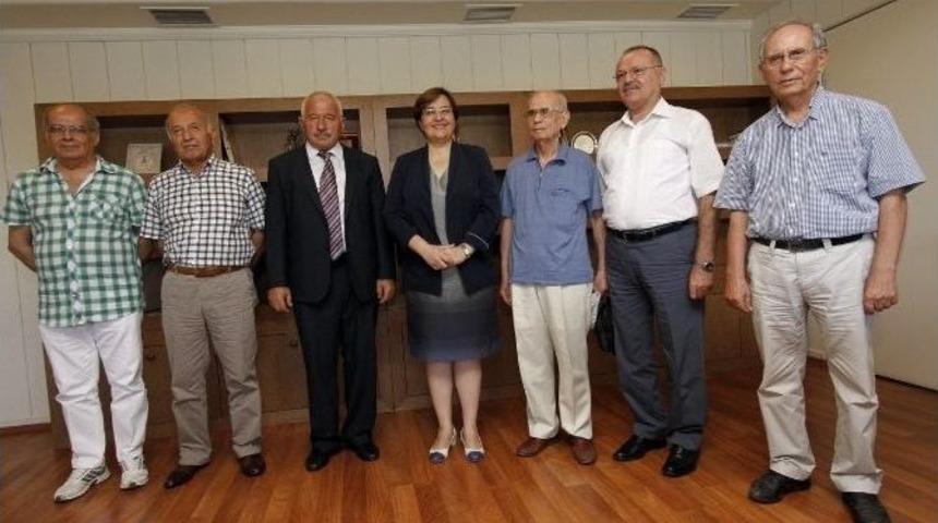 Egitimcilerden Pekdaş'a İşbirliği Teklifi