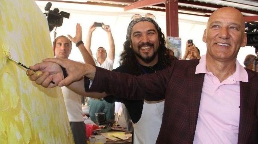 18 &Uuml;lkeden Gelen Sanat&ccedil;ılar Atık Maddeleri Sanata D&ouml;n&uuml;şt&uuml;rd&uuml;