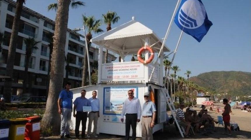 Marmaris Halk Plajına Mavi Bayrak Verildi
