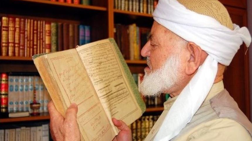 M&uuml;derris Ve Şair Abdulkadir İnan Tarihi Kitapları G&ouml;z&uuml; Gibi Koruyor