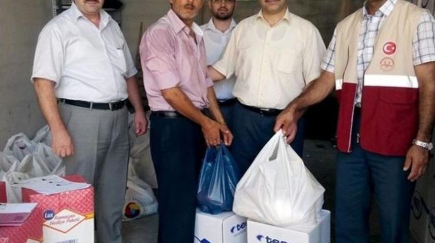 Erdemli&rsquo;de İhtiya&ccedil; Sahiplerine Gıda Yardımı