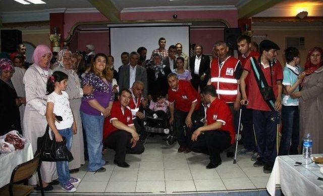 T&uuml;rk Kızılay ı &Ccedil;ubuk Başkanı Ko&ccedil;, Engellilere Ve Ailelerine İftar Verdi 1