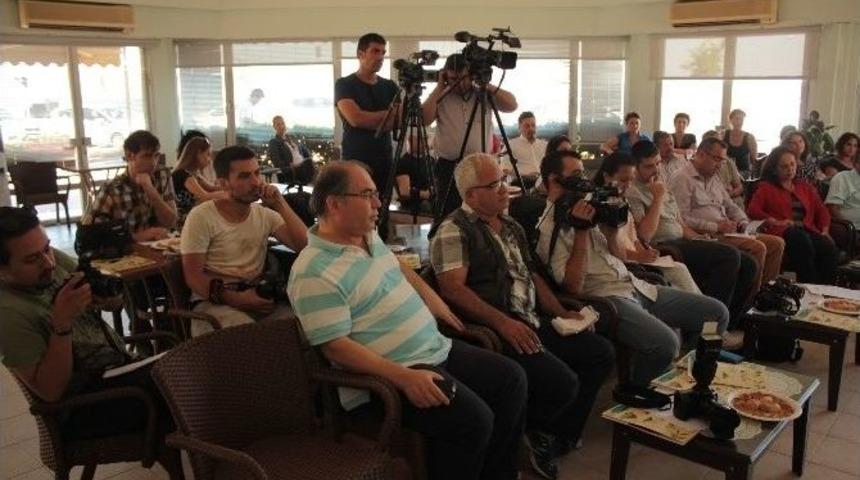 Urla 1. Ulusal K&ouml;y Tiyatroları Şenliği