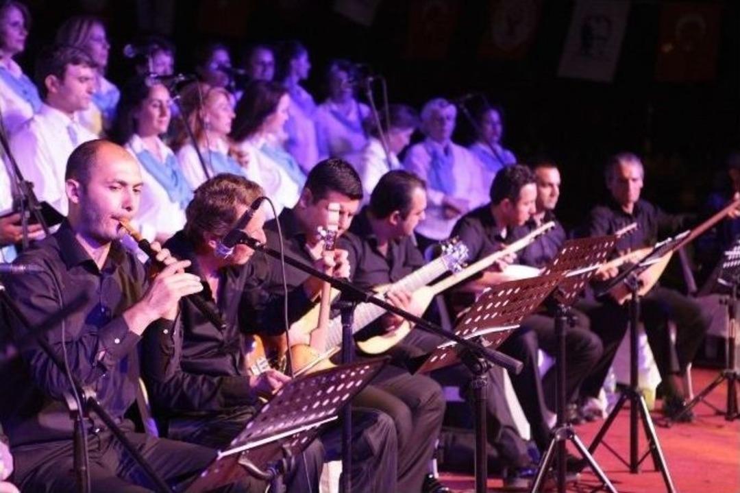 Bornova'da Balkan M&uuml;zikleri Fırtınası Esti