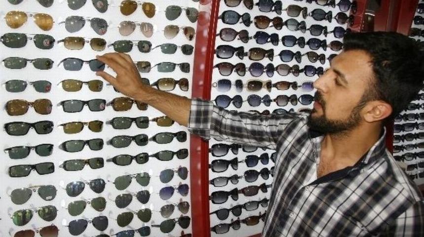 Uzmanlardan Sahte G&uuml;neş G&ouml;zl&uuml;ğ&uuml; Uyarısı