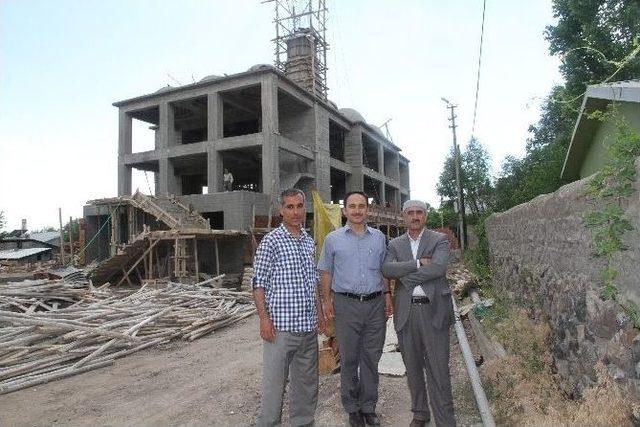 Kaymakam Ve M&uuml;ft&uuml; Cami İnşaatını İnceledi 1